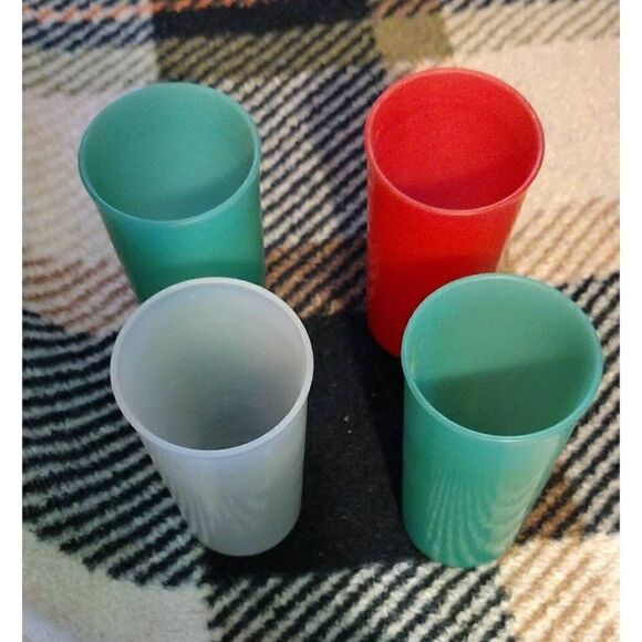 Vintage Tupperware #1329 Cups Set of 4 No Lid - Picture 1 of 3